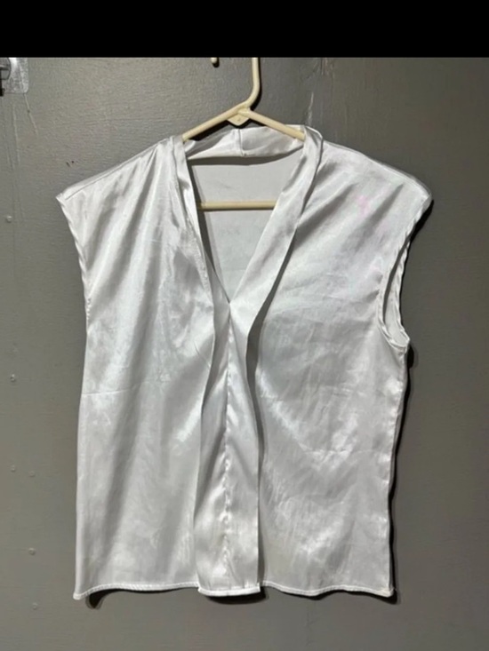 Tops - Classic White Satin Sleeveless V-Neck Top